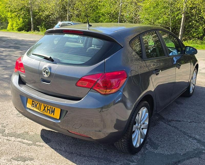 Second-hand Vauxhall Astra 2011 Gri Hatchback