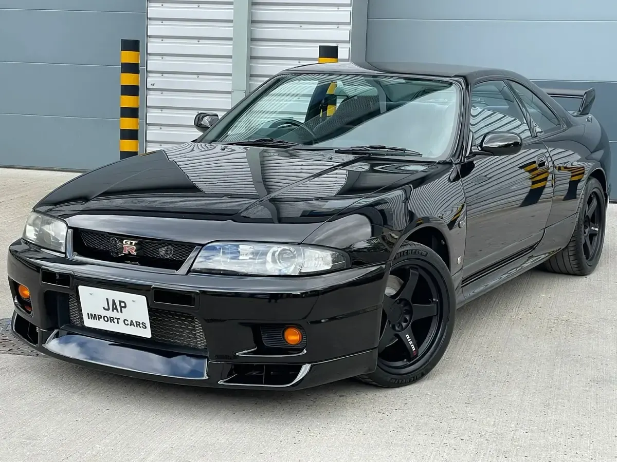 Used Nissan Skyline 1997 Black Sedan