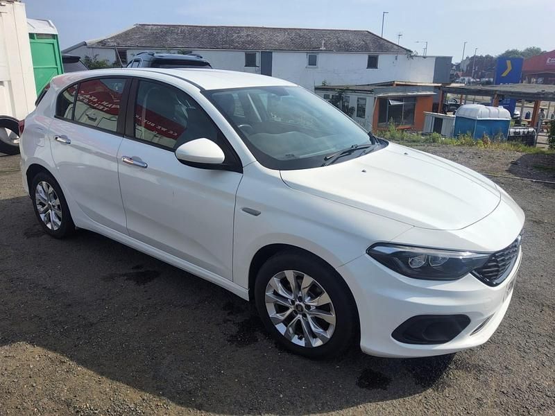White Used 2017 Fiat Tipo Easy Plus Hatchback | £3,875 (Fair price) - Image 1/4