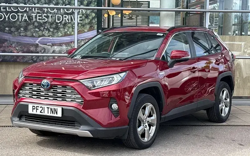 Usado Toyota RAV4 Design 218 HP (160 kW) 2025 SUV