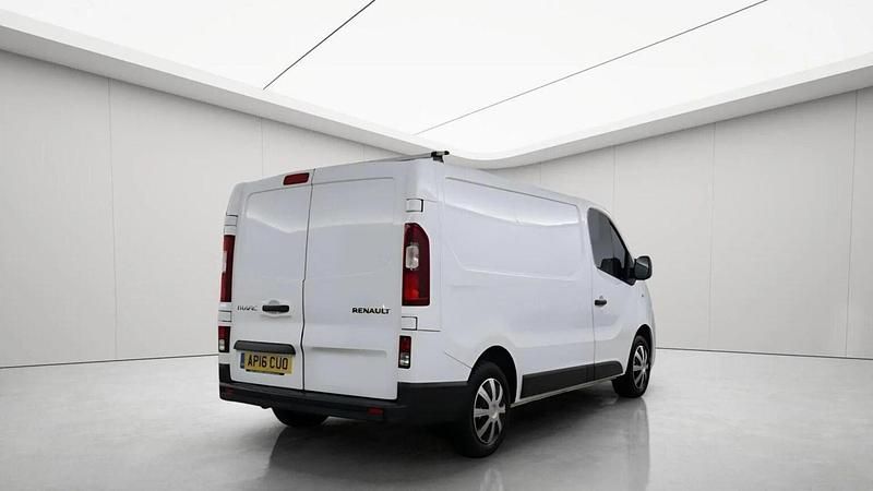 Used Renault Trafic Business 2016 White MPV