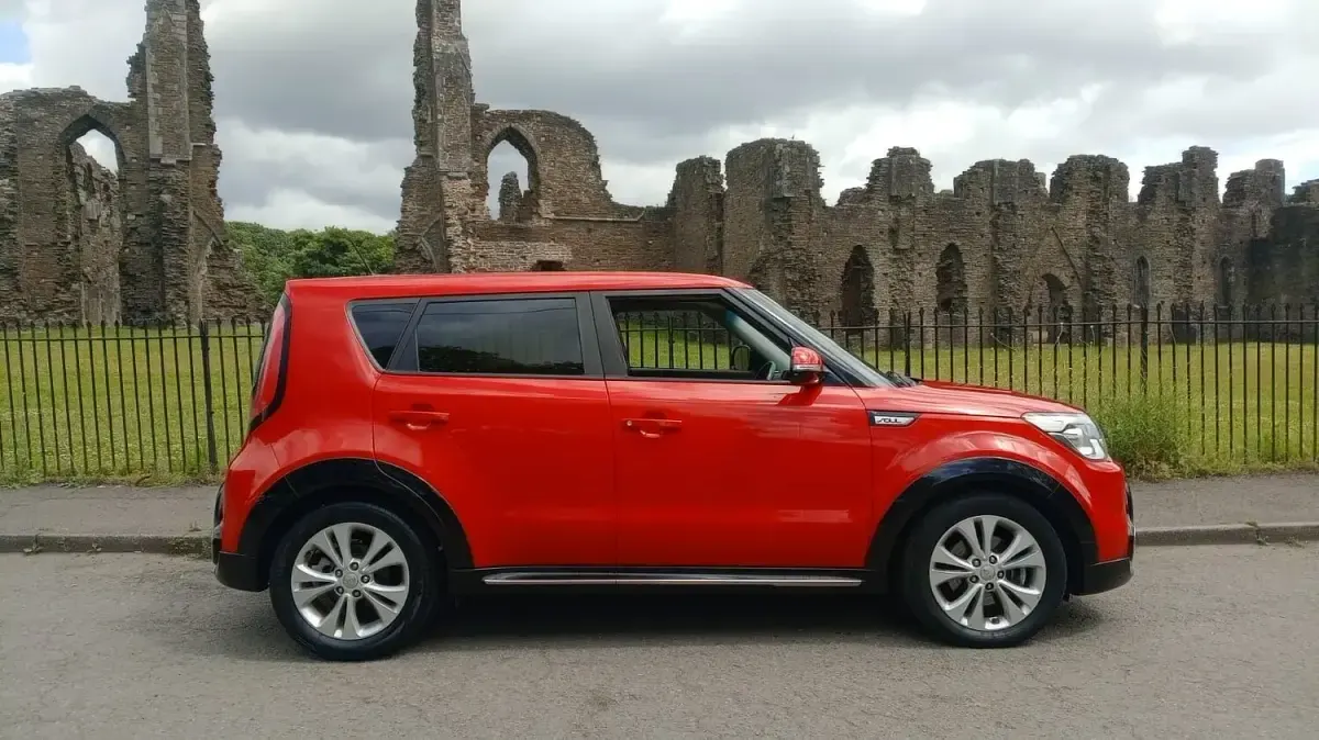 Used Kia Soul Urban 134 HP (98 kW) 2017 Red SUV
