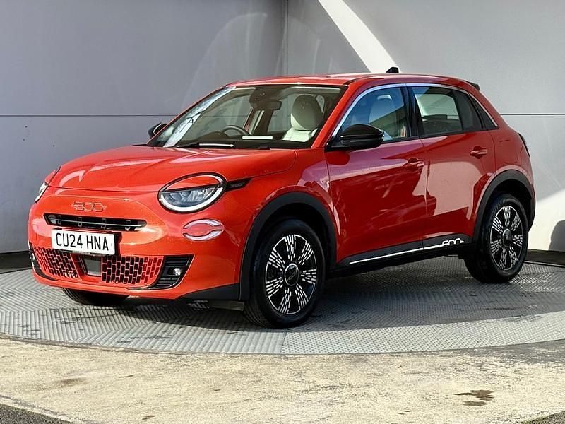 Used Fiat 600 S 100 HP (73 kW) 2024 Orange SUV