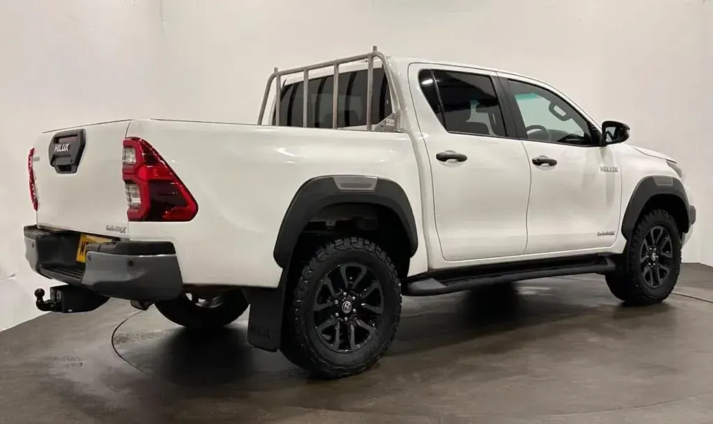 Used Toyota HiLux 204 HP (150 kW) 2024 White Pickup