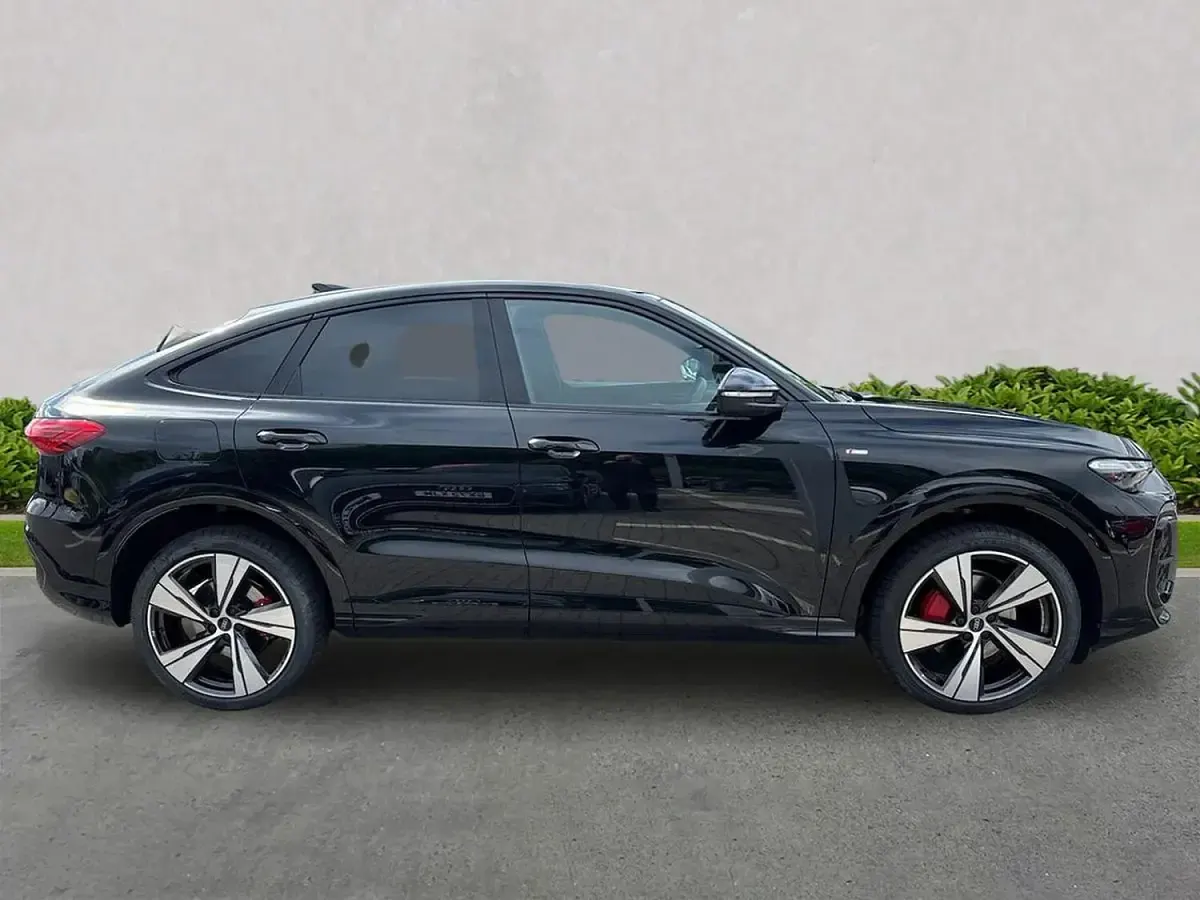 Used Audi Q5 Comfort 200 HP (147 kW) 2026 Black SUV