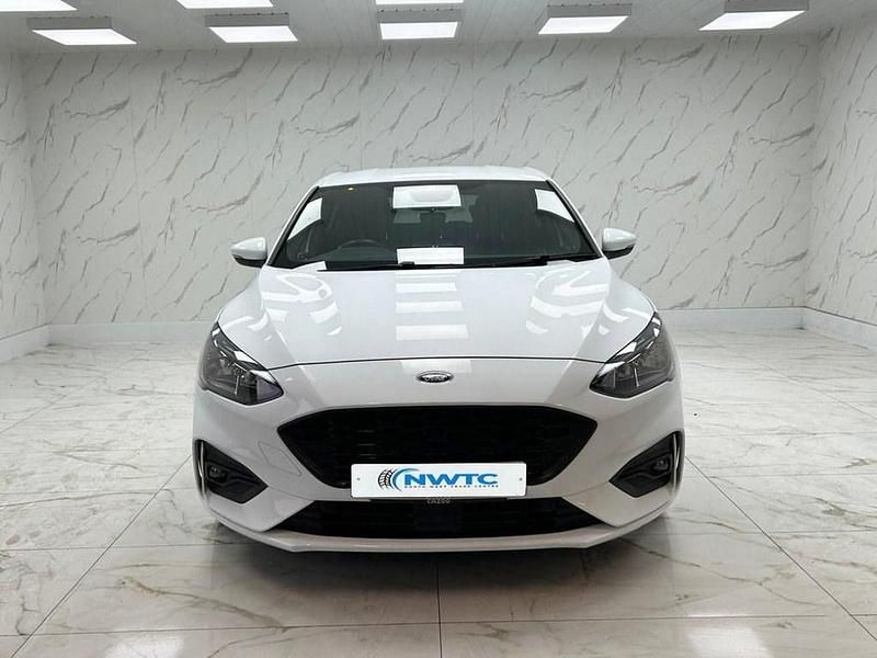 Used Ford Focus ST-Line 125 HP (91 kW) 2019 White Hatchback