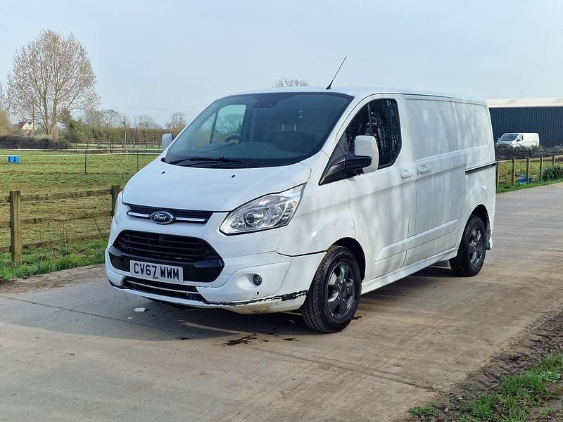 Used Ford Transit Custom Limited 130 HP (95 kW) 2017 White Van