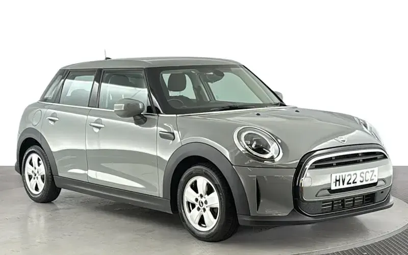 Usado Mini Cooper Classic 136 HP (100 kW) 2022 Cinzento Citadino