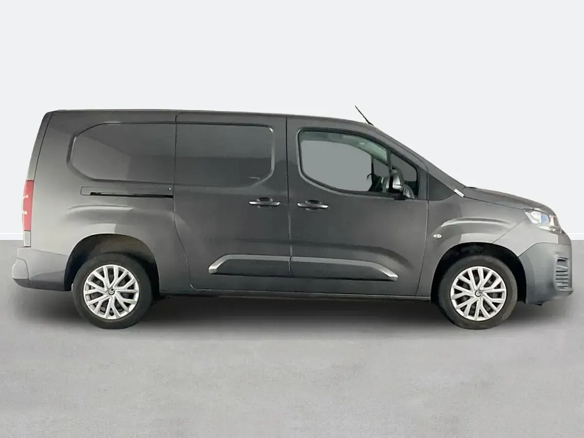 Usado Citroën Berlingo 100 HP (73 kW) 2023 Cinzento Monovolume
