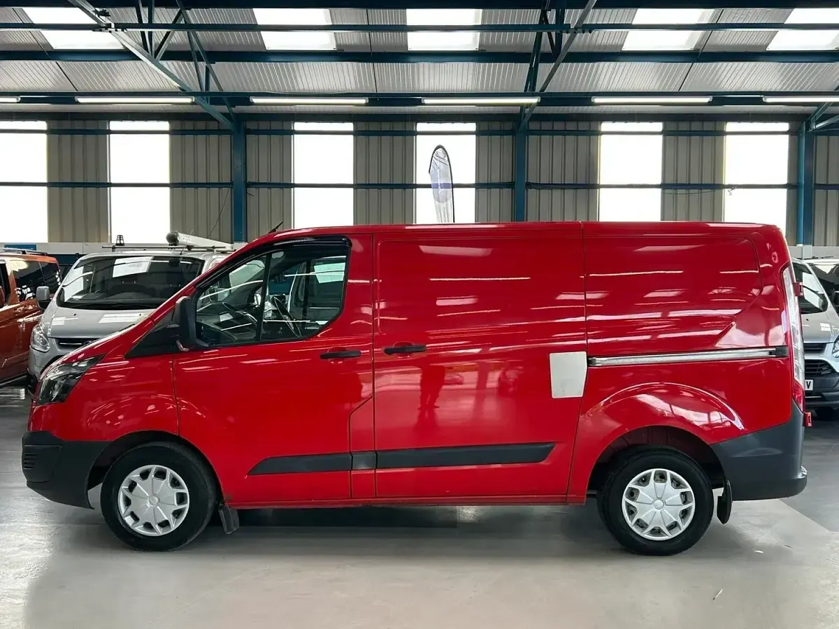 Used Ford Transit Custom 100 HP (73 kW) 2013 Red Van