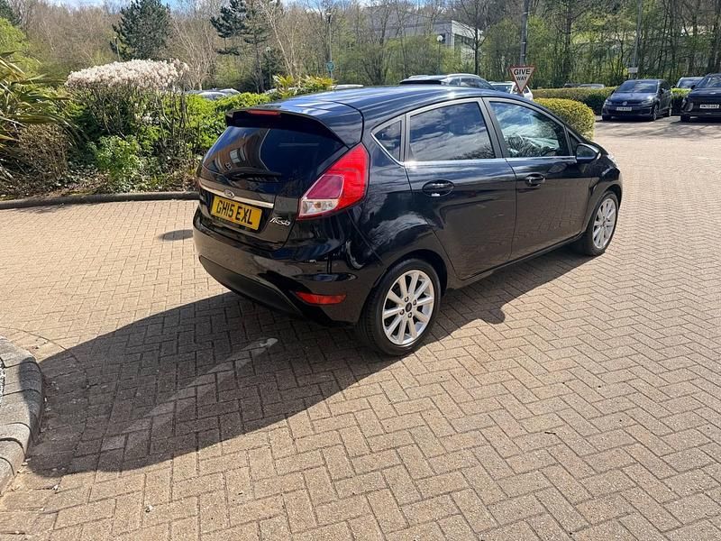 Usado Ford Fiesta Titanium 100 HP (73 kW) 2015 Preto Citadino