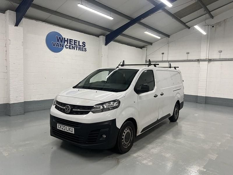 White Used 2023 Vauxhall Vivaro MPV | £8,990 (Super price) - Image 1/4
