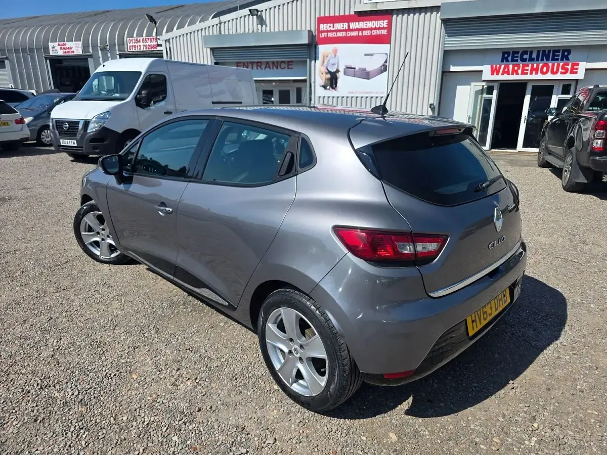 Used Renault Clio Dynamique 75 HP (55 kW) 2013 Grey Hatchback