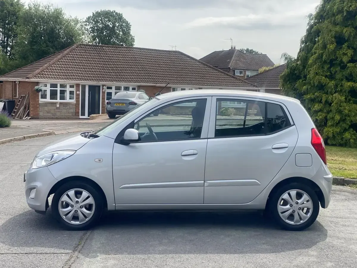 Used Hyundai i10 Active 86 HP (63 kW) 2012 Silver Hatchback