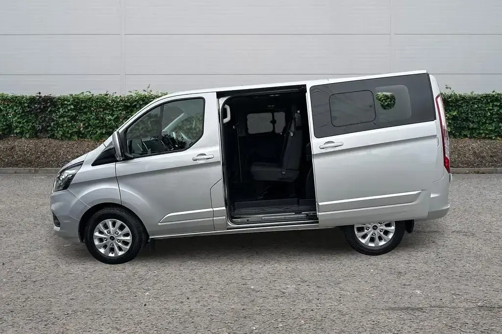 Used Ford Transit Custom Limited 130 HP (95 kW) 2019 Silver Van