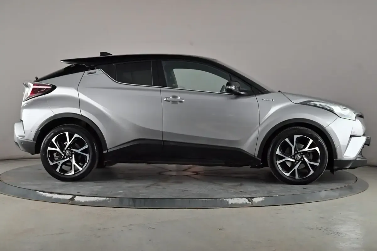 Używany Toyota C-HR 122 KM (89 kW) 2017 Srebrny SUV