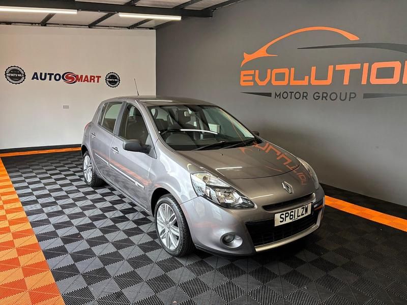 Usado Renault Clio II Dynamique 2011 Cinzento Citadino
