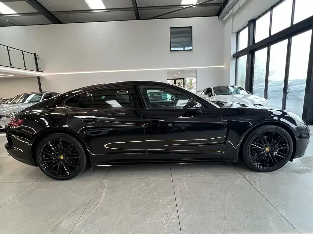 Used Porsche Panamera 330 HP (242 kW) 2017 Black Hatchback