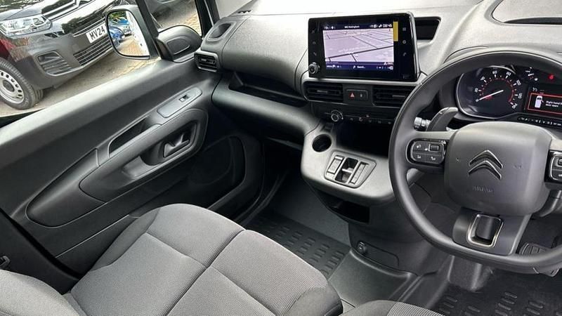 New 2024 Citroën Berlingo MPV | £17,995 (Fair price) - Image 1/4