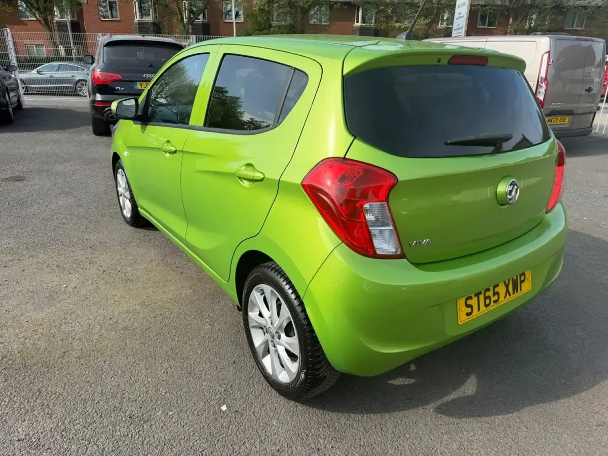 Second-hand Vauxhall Viva 75 CP (55 kW) 2016 Verde Hatchback