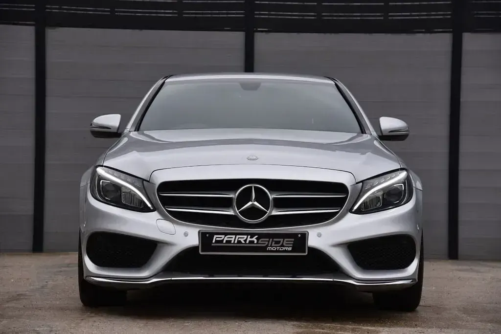 Usado Mercedes C220 AMG line 170 CV (125 kW) 2017 Plateado Berlina