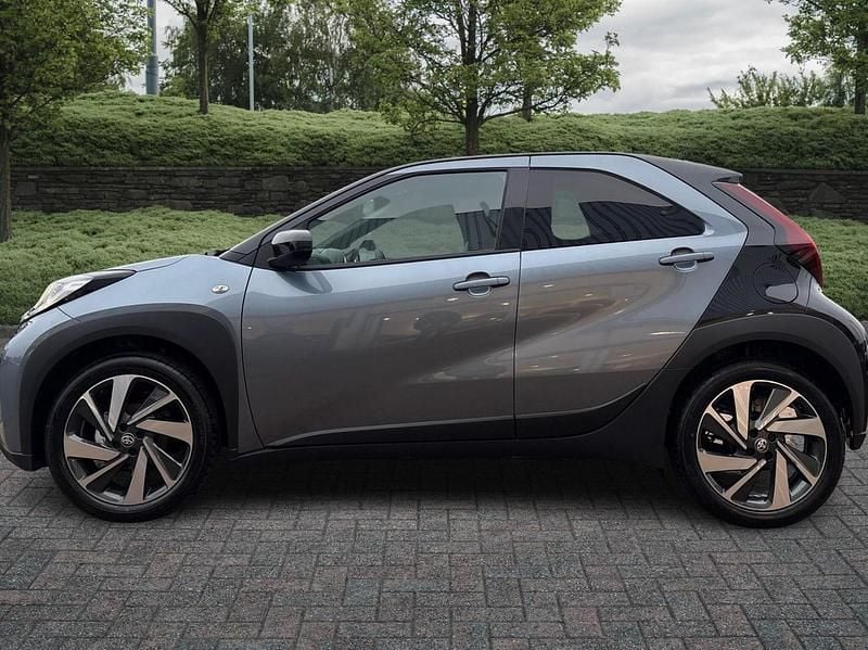 Used Toyota Aygo X 72 HP (52 kW) 2025 Grey SUV