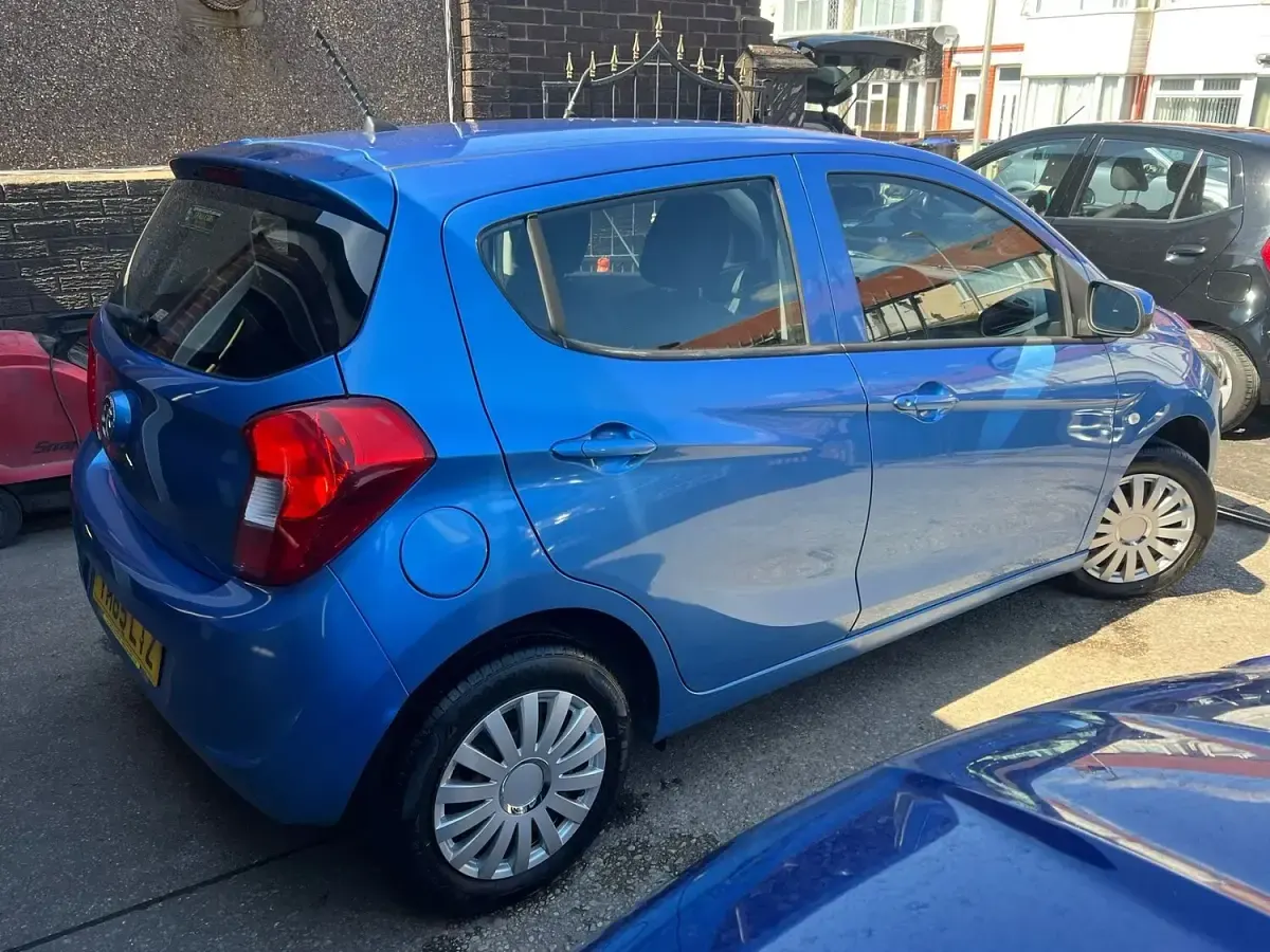 Used Vauxhall Viva 75 HP (55 kW) 2015 Blue Hatchback