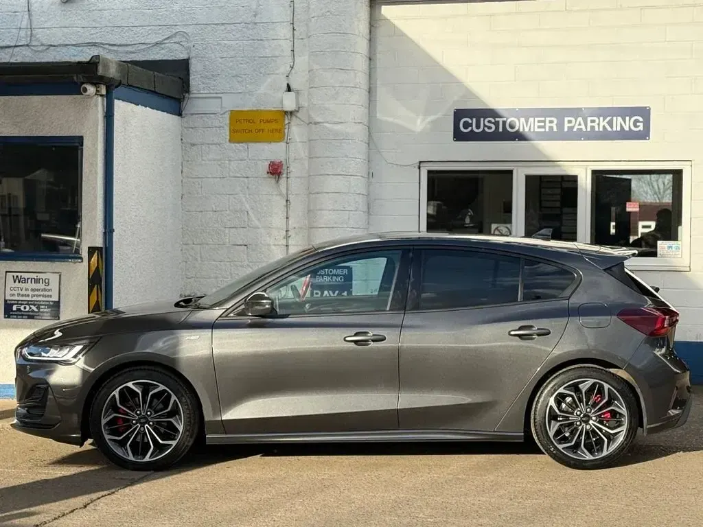 Used Ford Focus ST-Line X 125 HP (91 kW) 2023 Grey Hatchback