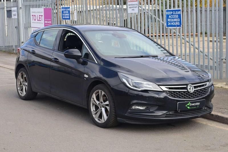 Used Vauxhall Astra SRi 110 HP (80 kW) 2017 Black Hatchback