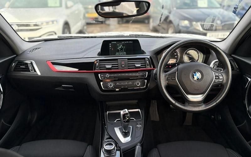 Used BMW 118 Sport Line 136 HP (100 kW) 2017 White Hatchback