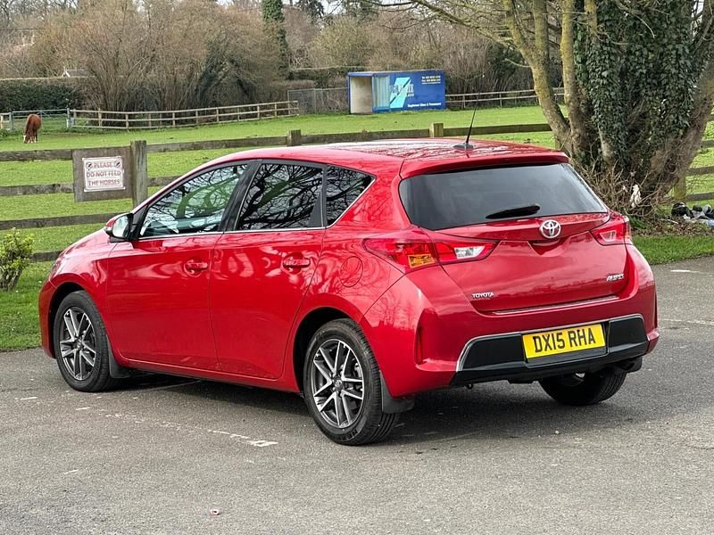 Used Toyota Auris Plus 2015 Red Hatchback