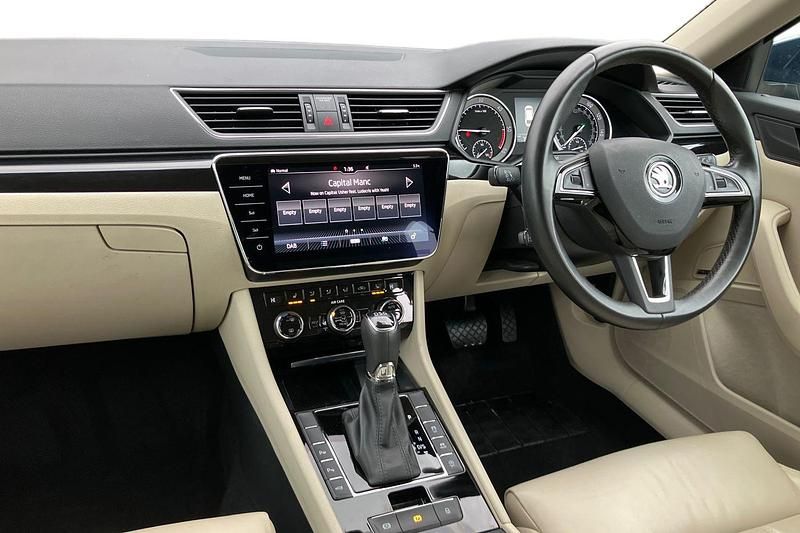 Used Skoda Superb 190 HP (139 kW) 2017 Blue Estate