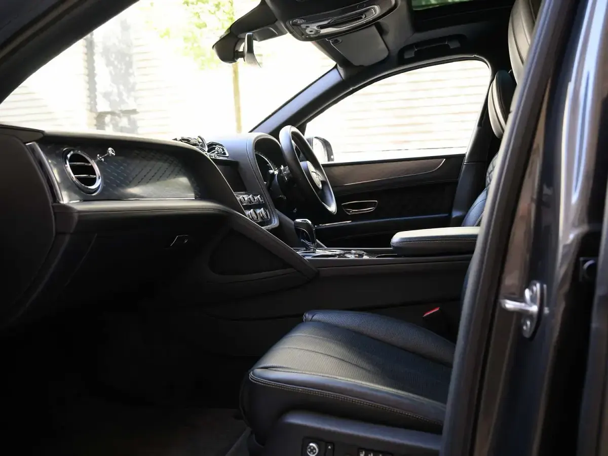Used Bentley Bentayga 542 HP (398 kW) 2020 Grey SUV