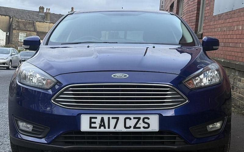 Używany Ford Focus Zetec 125 KM (91 kW) 2017 Niebieski Hatchback