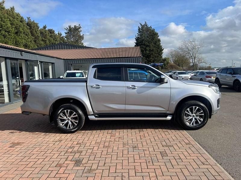 Used Isuzu D-Max 163 HP (119 kW) 2025 Silver Pickup
