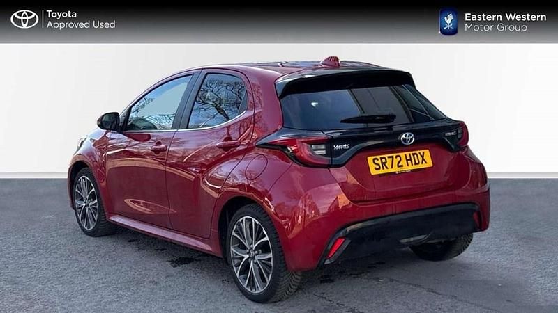 Used Toyota Yaris Hybrid 113 HP (83 kW) 2022 Red Hatchback