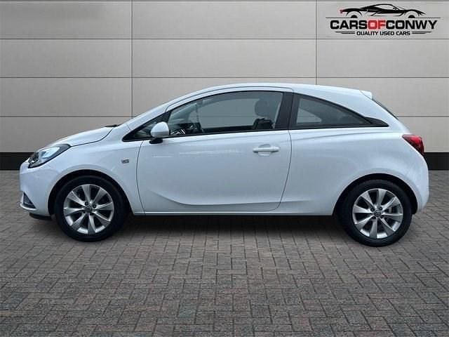 Used Vauxhall Corsa SRi 90 HP (66 kW) 2018 White Hatchback
