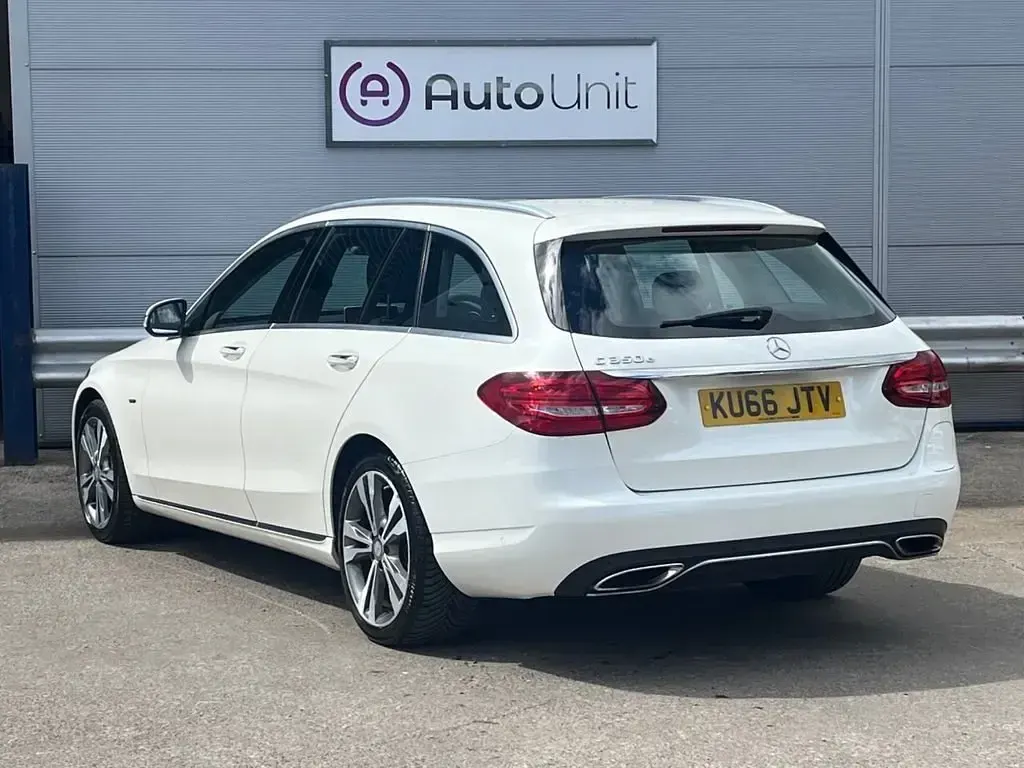 Begagnad Mercedes C350e Premium Plus 2016 Vit Kombi
