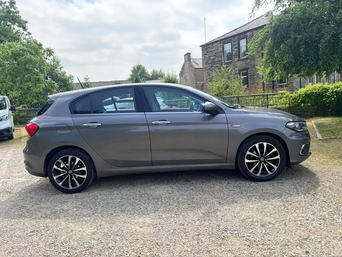 Used Fiat Tipo Lounge 95 HP (69 kW) 2017 Grey Hatchback