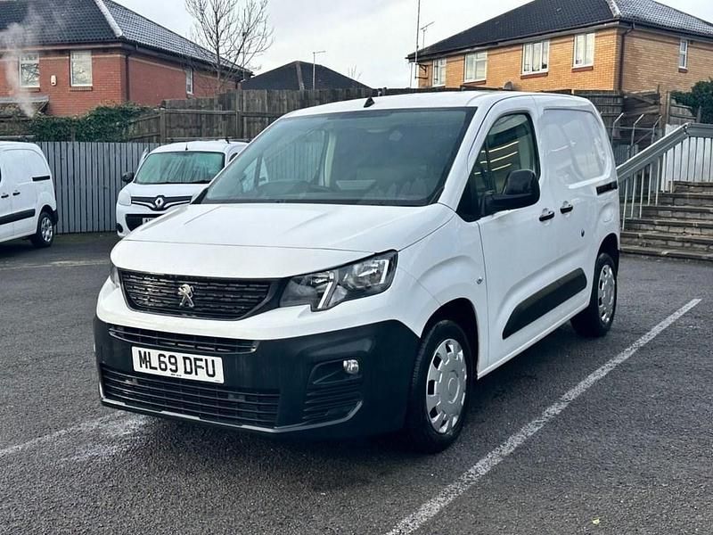 Used Peugeot Partner 131 HP (96 kW) 2019 White MPV
