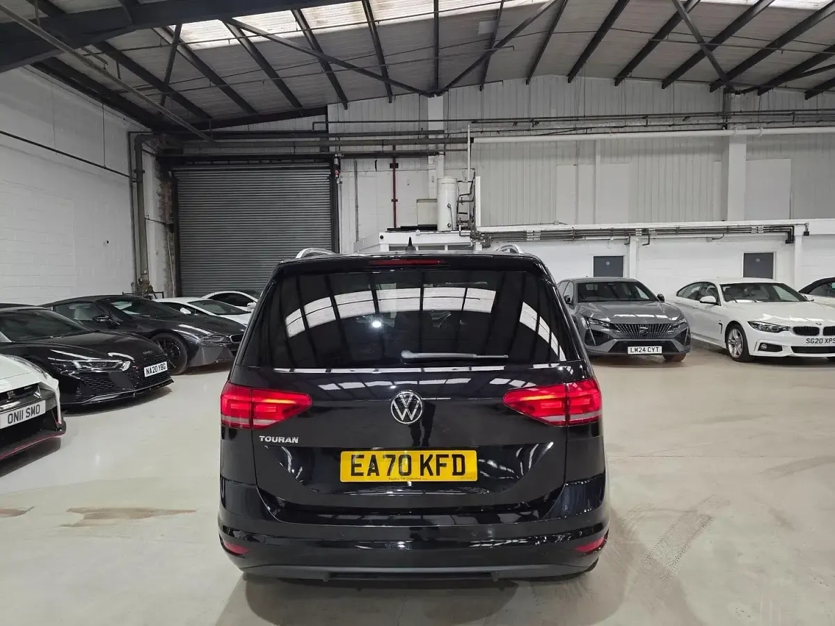 Used VW Touran SEL 150 HP (110 kW) 2020 Black MPV
