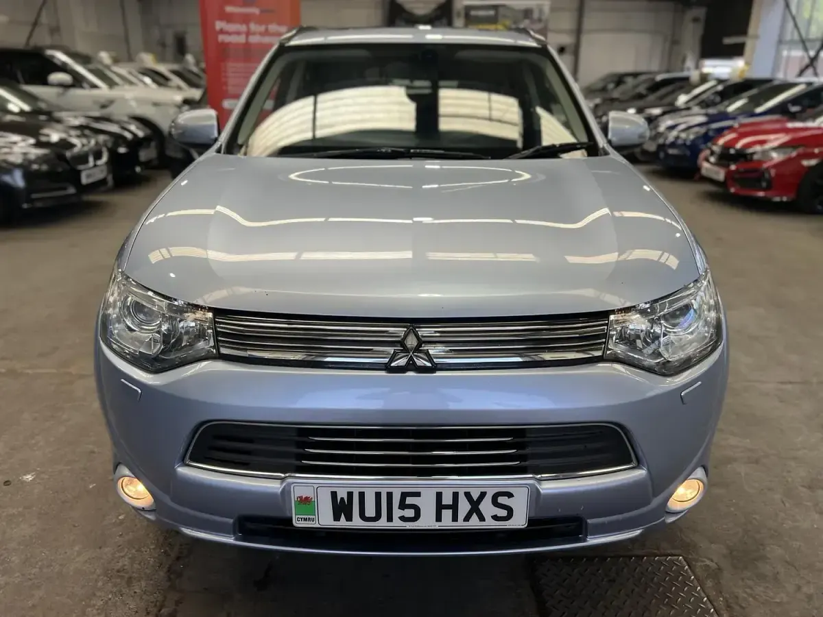 Used Mitsubishi Outlander P-HEV 200 HP (147 kW) 2015 Blue SUV