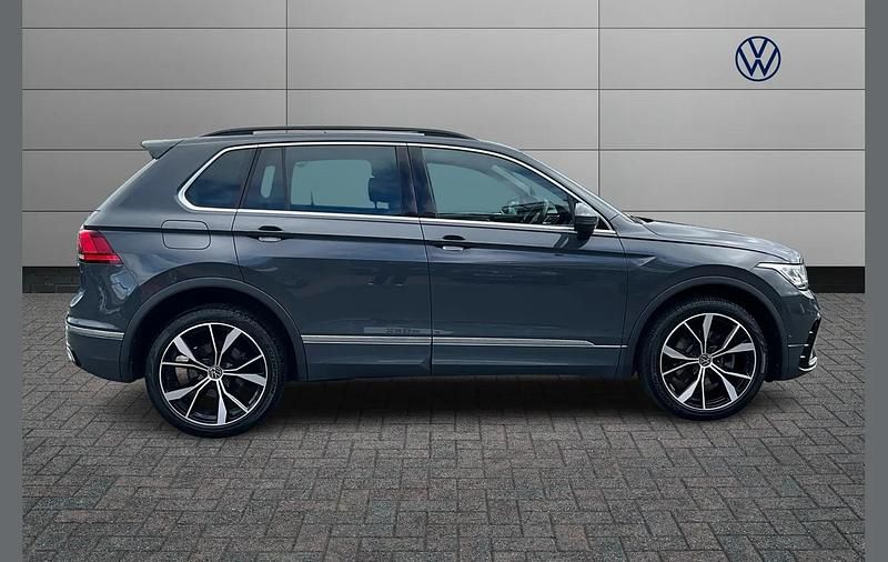 Used VW Tiguan R-line 245 HP (180 kW) 2023 Grey SUV