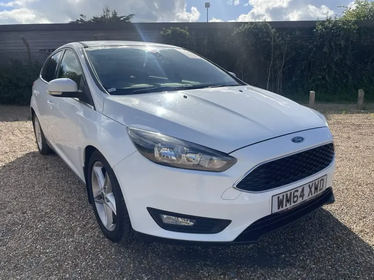 Used Ford Focus Zetec 115 HP (84 kW) 2015 White Hatchback
