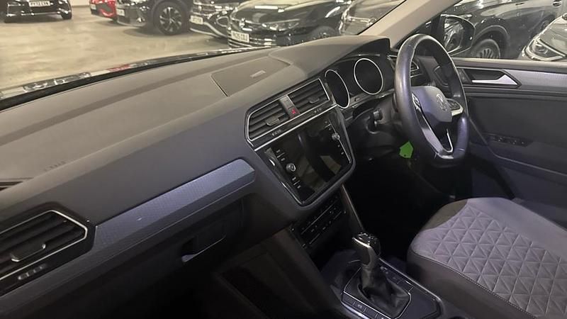 Used VW Tiguan Life 150 HP (110 kW) 2022 Urano grey SUV