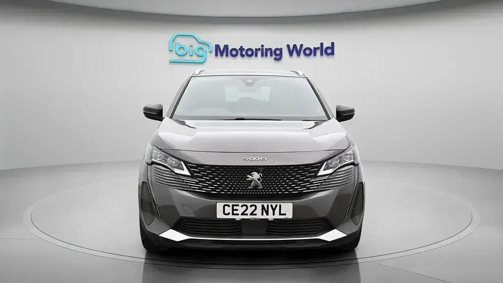 Usado Peugeot 5008 Premium 130 HP (95 kW) 2022 Cinzento SUV