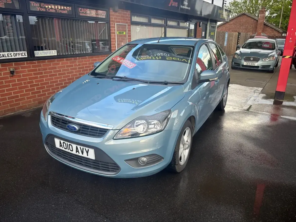 Begagnad Ford Focus Zetec 110 HK (80 kW) 2010 Blå Halvkombi