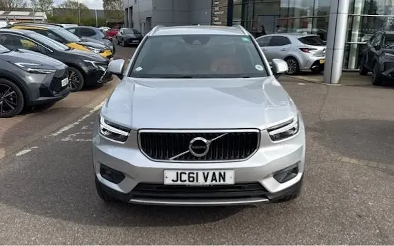 Usado Volvo XC40 Momentum 150 HP (110 kW) 2020 SUV