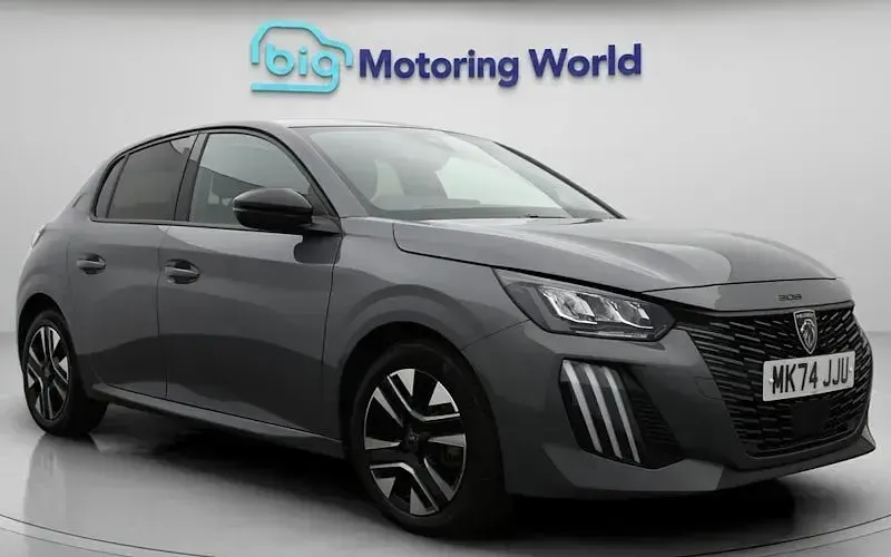 Used Peugeot 208 Allure 101 HP (74 kW) 2024 Hatchback
