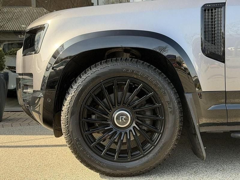 Used Land Rover Defender SE Dynamic 250 HP (183 kW) 2024 Grey SUV